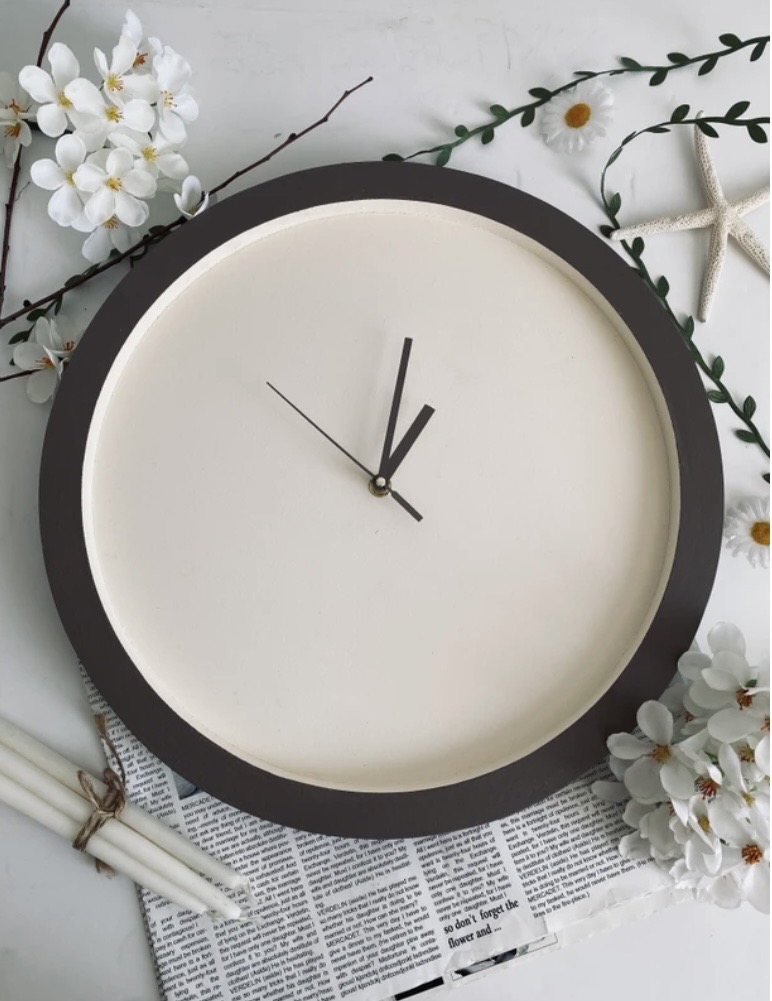 ساعت گرد چوبی